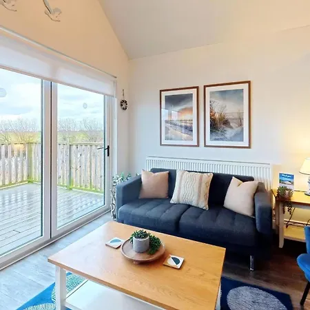 Vakantiehuis And Tide - Lakeside - Part Of The The Bay Village With Pool, Gym And Direct Access, Pub, Restaurant, Tennis And Meadows Walks