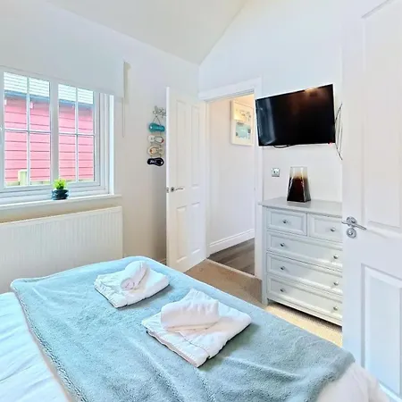 And Tide - Lakeside - Part Of The The Bay Village With Pool, Gym And Direct Access, Pub, Restaurant, Tennis And Meadows Walks Vakantiehuis Filey