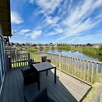 And Tide - Lakeside - Part Of The The Bay Village With Pool, Gym And Direct Access, Pub, Restaurant, Tennis And Meadows Walks