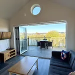 And Tide - Lakeside - Part Of The The Bay Village With Pool, Gym And Direct Access, Pub, Restaurant, Tennis And Meadows Walks