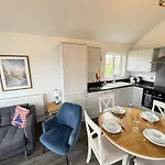 And Tide - Lakeside - Part Of The The Bay Village With Pool, Gym And Direct Access, Pub, Restaurant, Tennis And Meadows Walks Filey