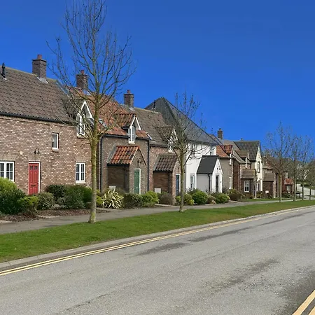 And Tide - Lakeside - Part Of The The Bay Village With Pool, Gym And Direct Access, Pub, Restaurant, Tennis And Meadows Walks