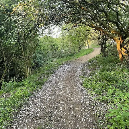 And Tide - Lakeside - Part Of The The Bay Village With Pool, Gym And Direct Access, Pub, Restaurant, Tennis And Meadows Walks