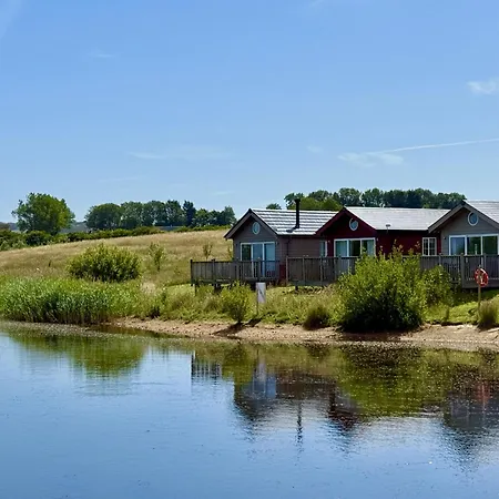 Hébergement de vacances And Tide - Lakeside - Part Of The The Bay Village With Pool, Gym And Direct Access, Pub, Restaurant, Tennis And Meadows Walks Filey