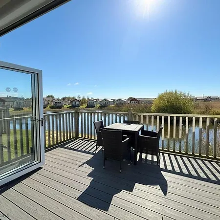 And Tide - Lakeside - Part Of The The Bay Village With Pool, Gym And Direct Access, Pub, Restaurant, Tennis And Meadows Walks * 파일리