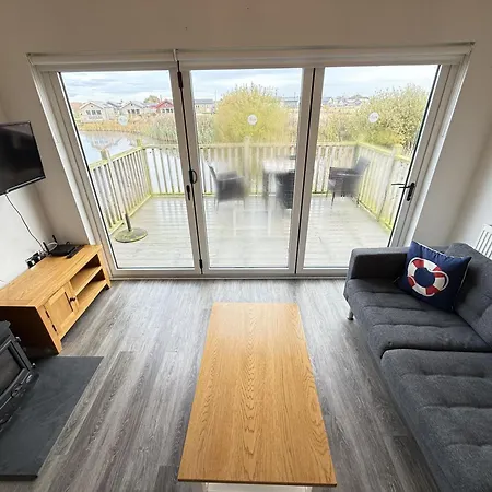 And Tide - Lakeside - Part Of The The Bay Village With Pool, Gym And Direct Access, Pub, Restaurant, Tennis And Meadows Walks 펜션