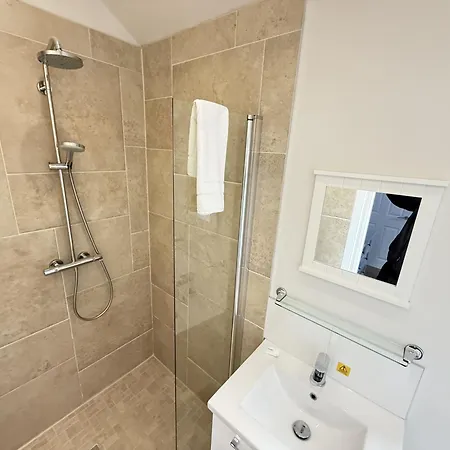 And Tide - Lakeside - Part Of The The Bay Village With Pool, Gym And Direct Access, Pub, Restaurant, Tennis And Meadows Walks 펜션