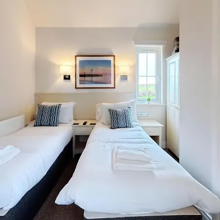 And Tide - Lakeside - Part Of The The Bay Village With Pool, Gym And Direct Access, Pub, Restaurant, Tennis And Meadows Walks Filey