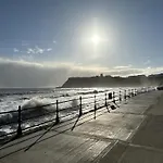 Holiday home And Tide - Lakeside - Part Of The The Bay Village With Pool, Gym And Direct Access, Pub, Restaurant, Tennis And Meadows Walks Filey