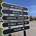 And Tide - Lakeside - Part Of The The Bay Village With Pool, Gym And Direct Access, Pub, Restaurant, Tennis And Meadows Walks *