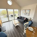 Holiday home And Tide - Lakeside - Part Of The The Bay Village With Pool, Gym And Direct Access, Pub, Restaurant, Tennis And Meadows Walks